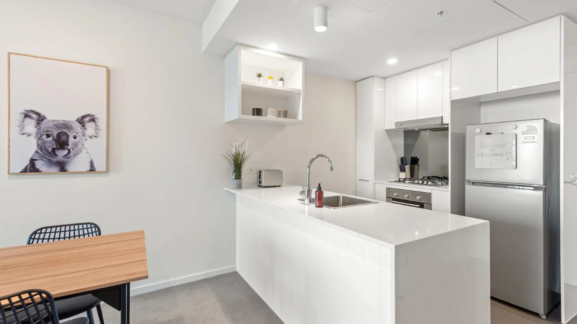 Apartment Breathtaking Views, King Bed, Pool & Best Location Brisbane