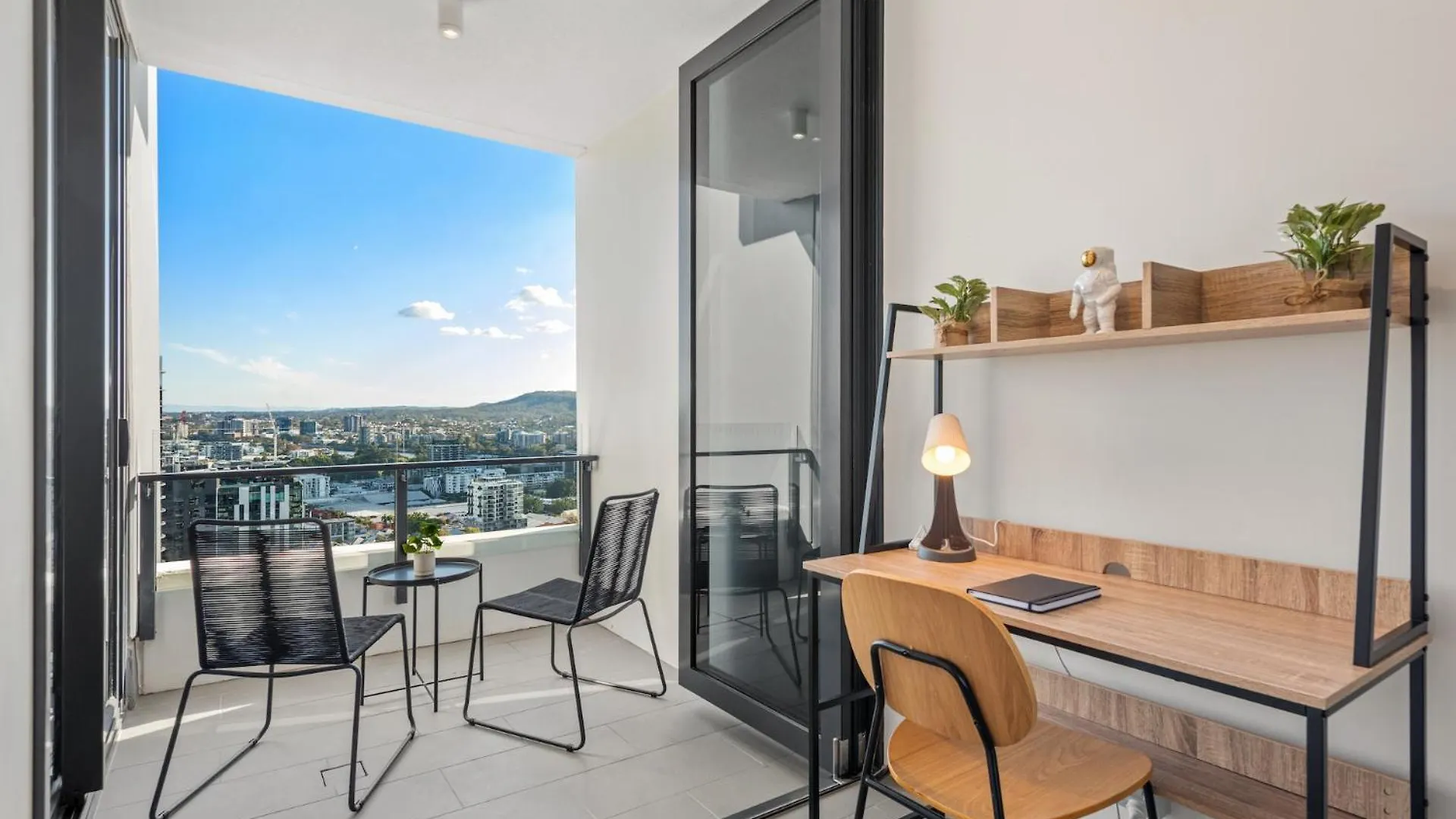 Apartment Breathtaking Views, King Bed, Pool & Best Location Brisbane