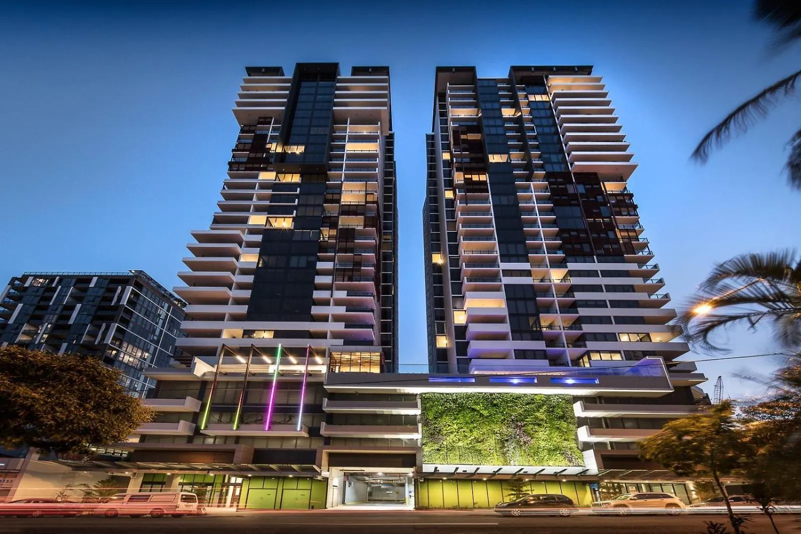 Breathtaking Views, King Bed, Pool & Best Location Brisbane Apartment